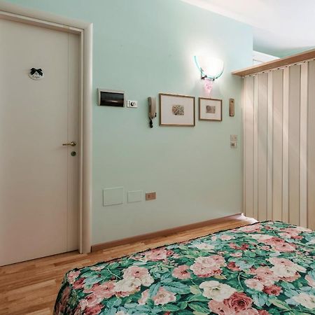 Azzurra Suite - Monolocale Con Piscina E Wifi Sirmione Kültér fotó