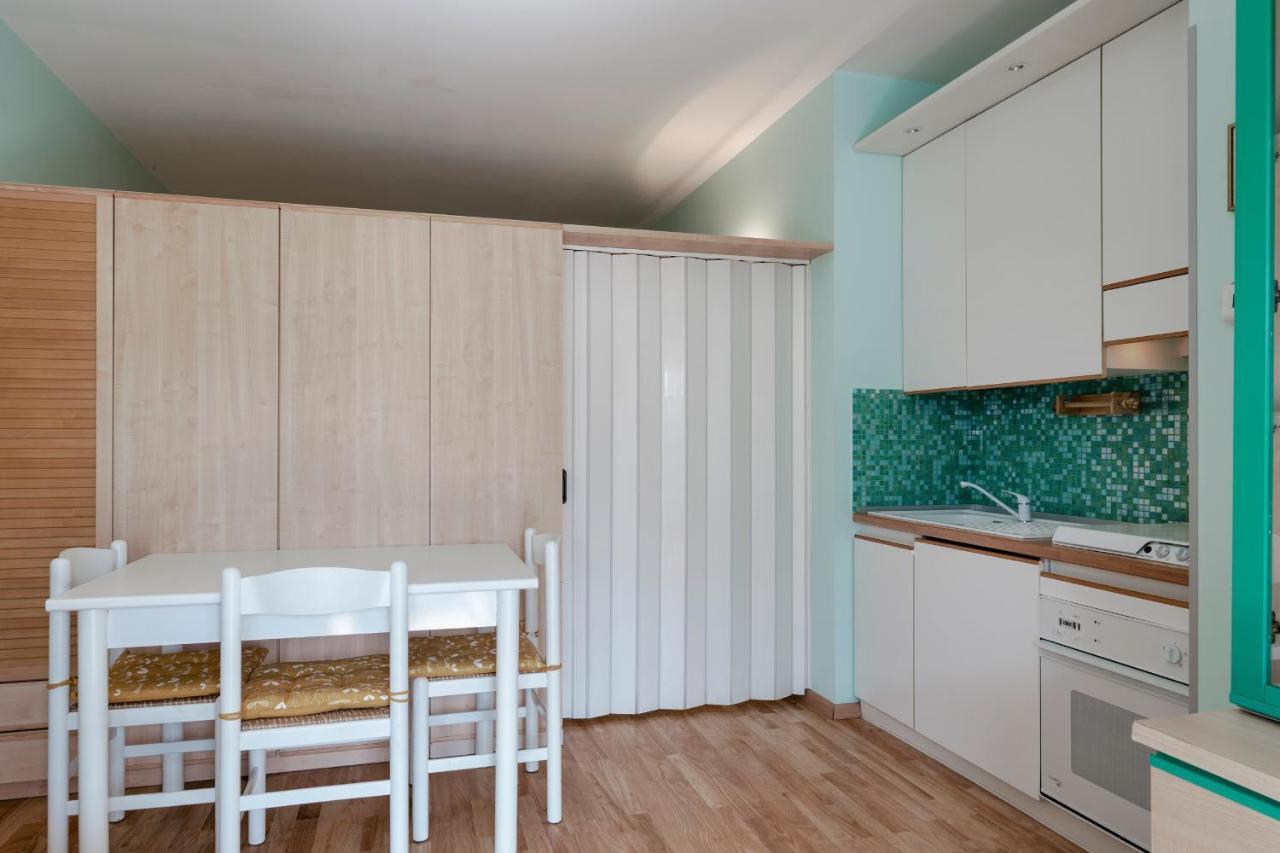 Azzurra Suite - Monolocale Con Piscina E Wifi Sirmione Kültér fotó