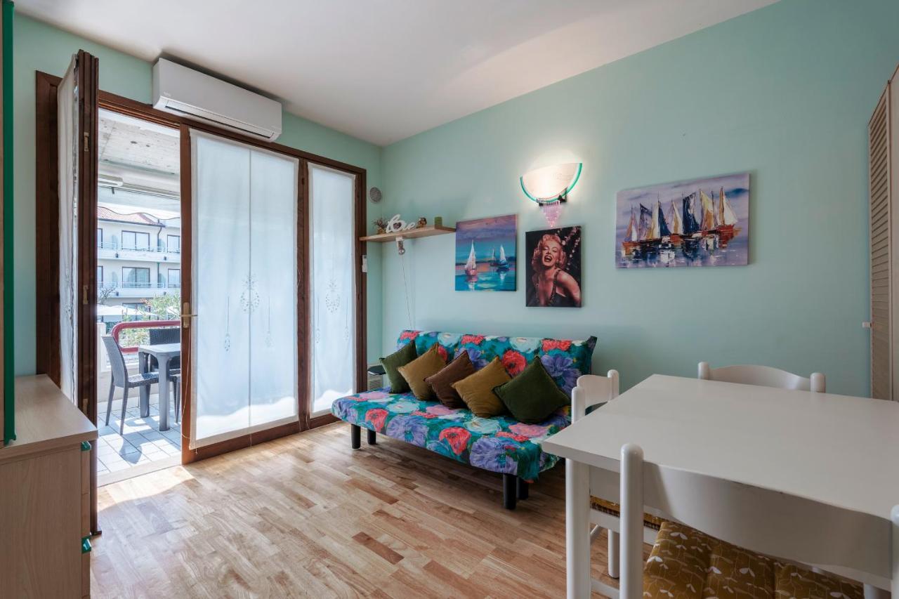 Azzurra Suite - Monolocale Con Piscina E Wifi Sirmione Kültér fotó