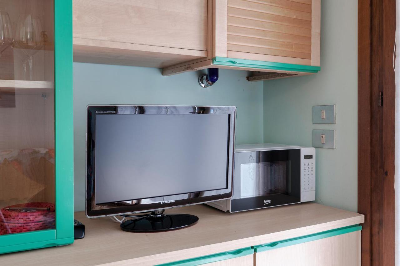 Azzurra Suite - Monolocale Con Piscina E Wifi Sirmione Kültér fotó