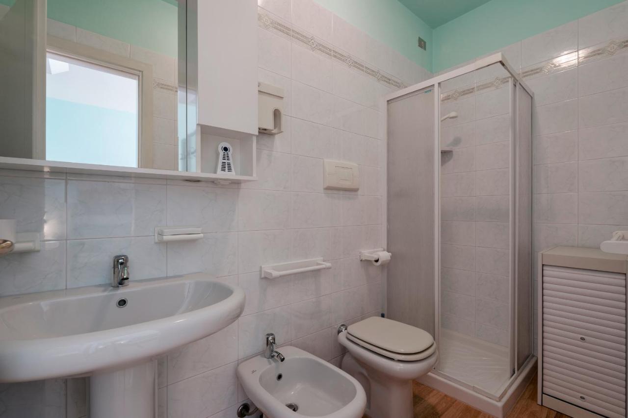 Azzurra Suite - Monolocale Con Piscina E Wifi Sirmione Kültér fotó