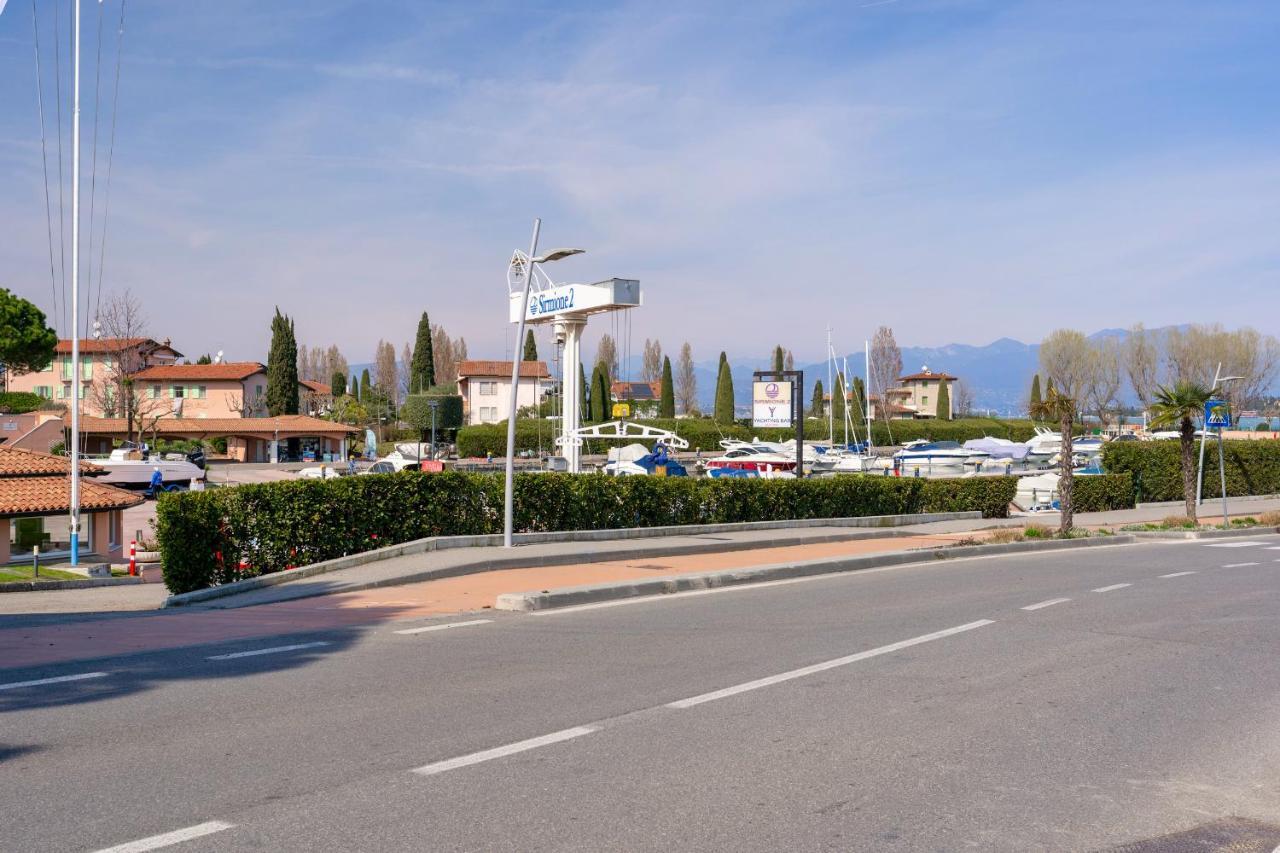 Azzurra Suite - Monolocale Con Piscina E Wifi Sirmione Kültér fotó